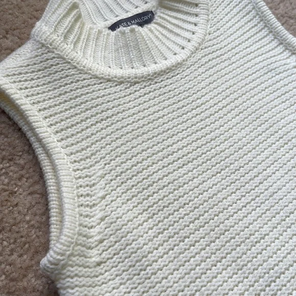 V Neck sweater vest. Size XS from Kate and Mallory. Great condition - Picture 2 of 4